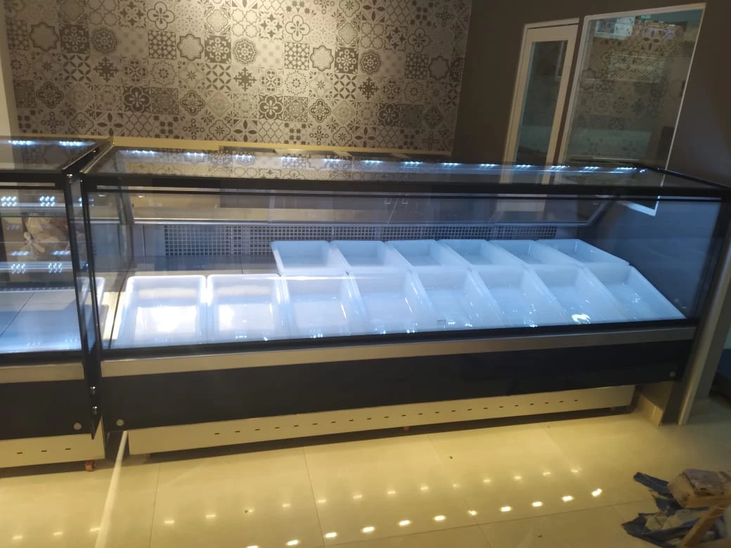 Fabricación de Vitrina Expositora elegante en acero inoxidable para panadería