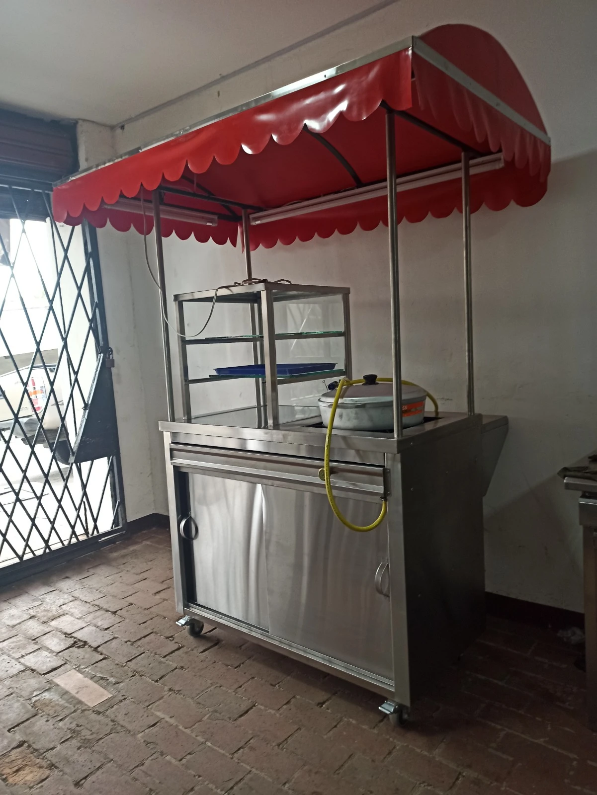 Diseño y fabricación de Puesto de Comida Ambulante en acero
